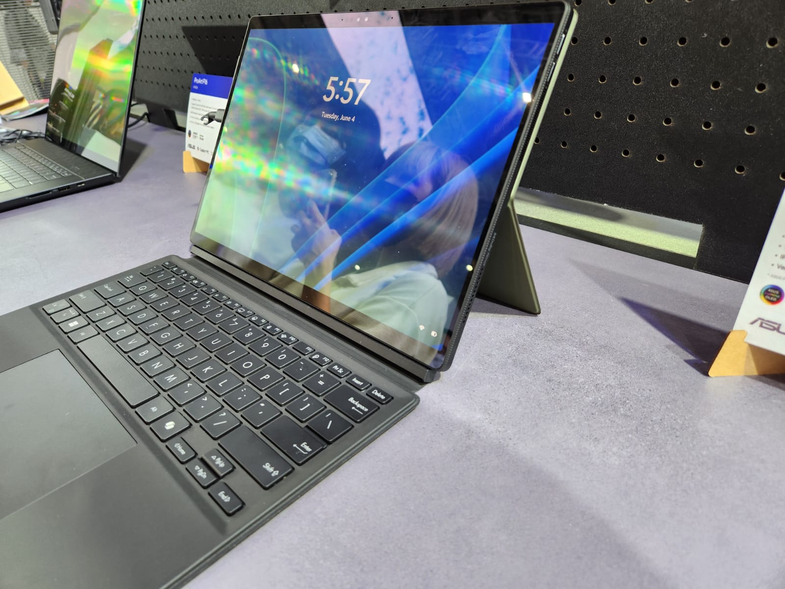 Asus ProArt PZ13, Tablet x Laptop AI-Ready Pakai Snapdragon X