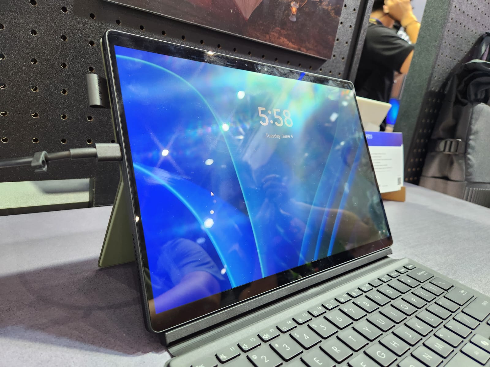 Asus ProArt PZ13, Tablet x Laptop AI-Ready Pakai Snapdragon X