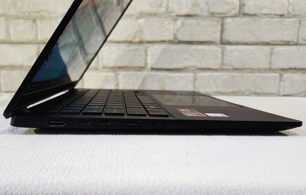 Asus Vivobook S 14 OLED M5406WA, Laptop Copilot Pakai Ryzen AI