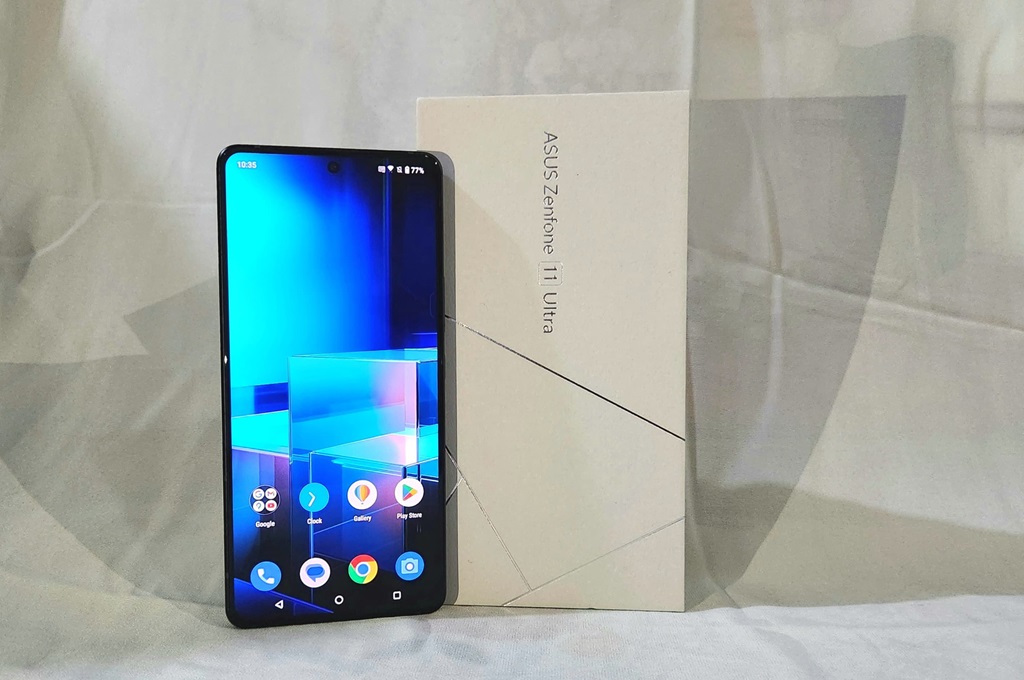 Asus Zenfone 11 Ultra, Performa Andal Berbezel Layar Tipis