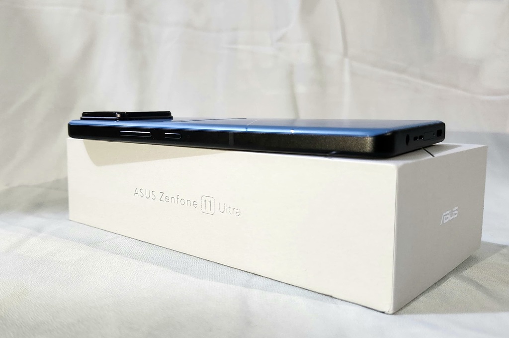 Asus Zenfone 11 Ultra, Performa Andal Berbezel Layar Tipis