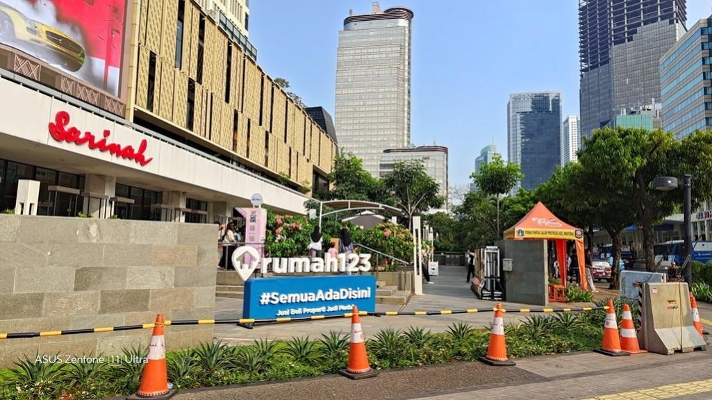 Asus Zenfone 11 Ultra, Performa Andal Berbezel Layar Tipis