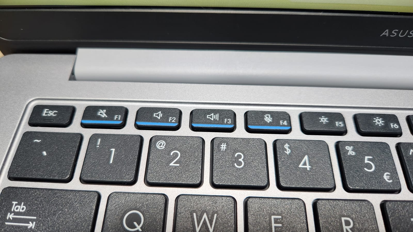 Asus ExpertBook P1403, Laptop Profesional dan Pintar
