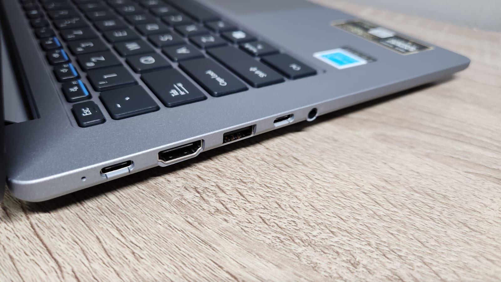 Asus ExpertBook P1403, Laptop Profesional dan Pintar