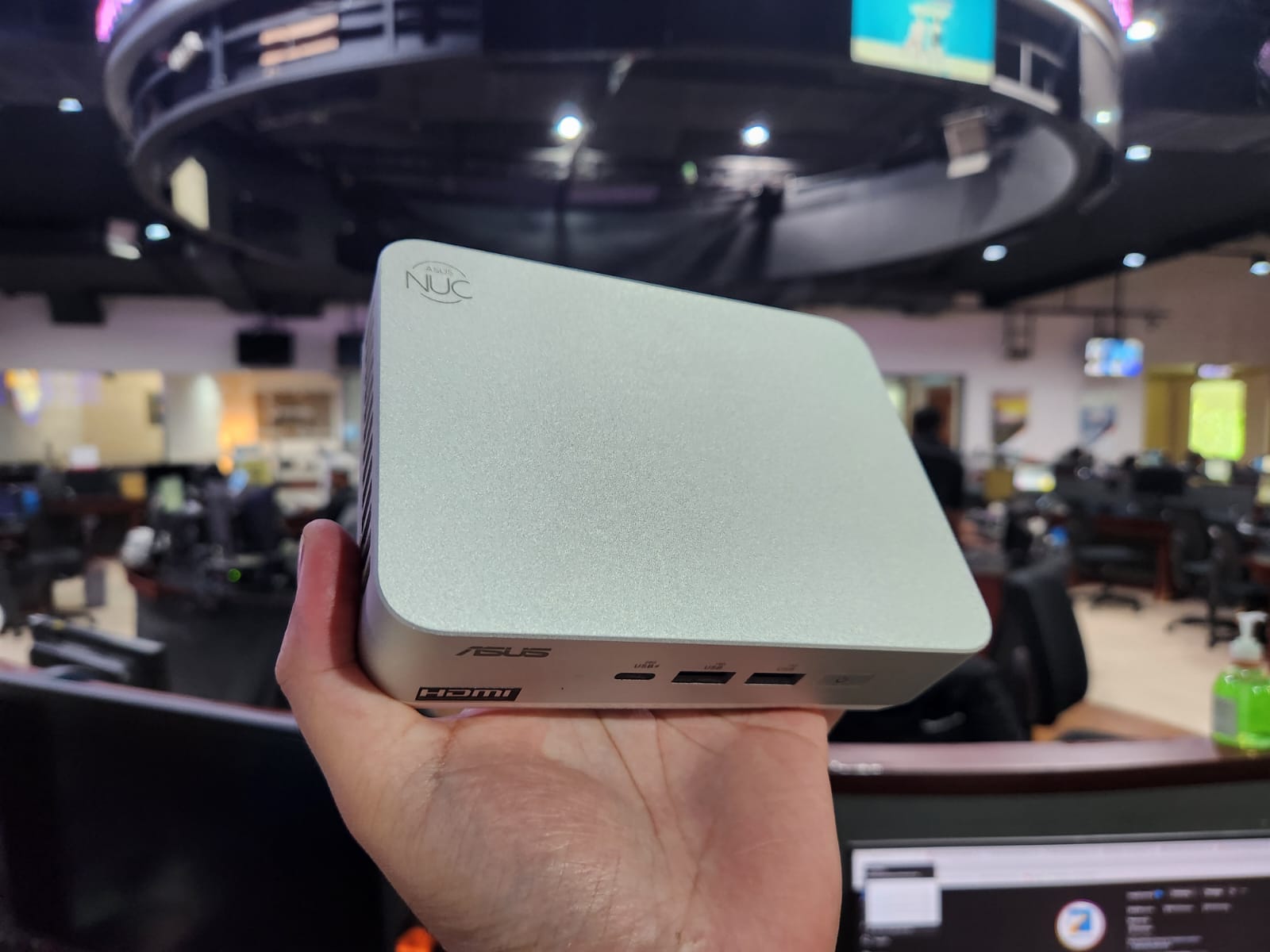 Asus NUC 14 Pro+, Mini PC AI Pakai Prosesor Ultra 9