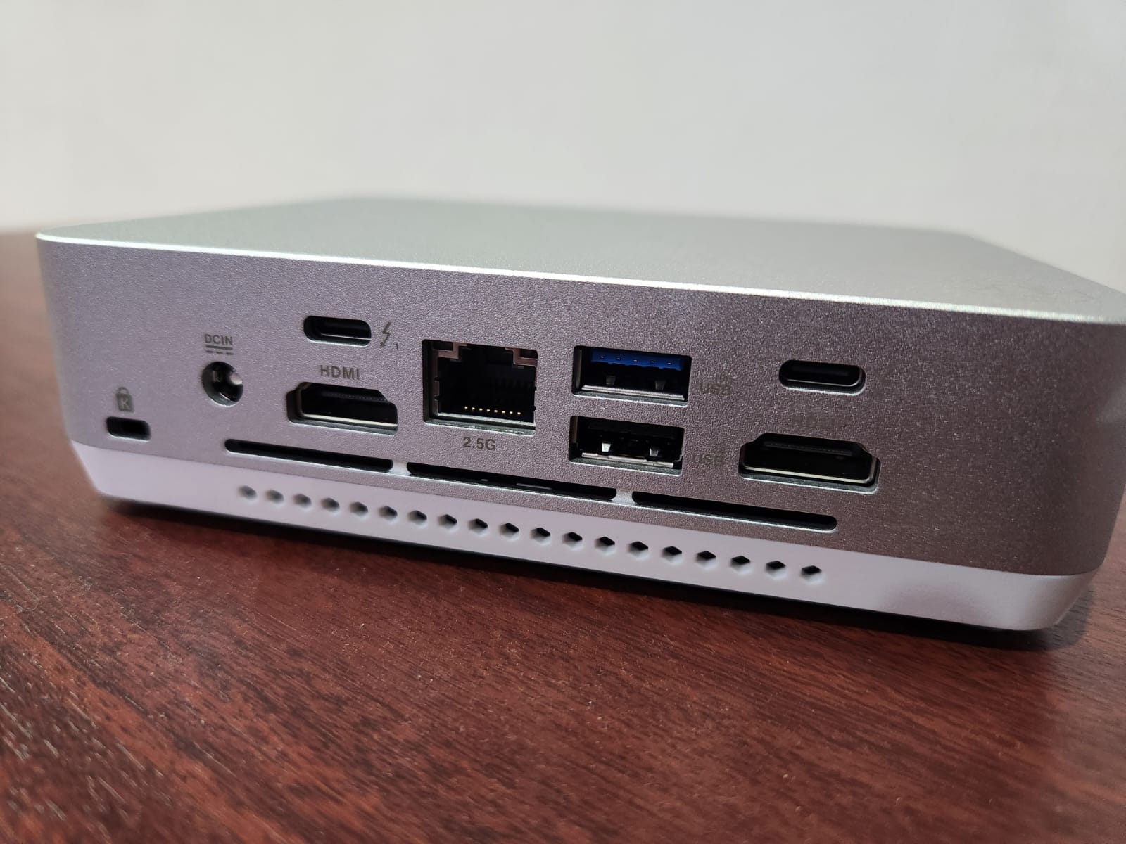 Asus NUC 14 Pro+, Mini PC AI Pakai Prosesor Ultra 9