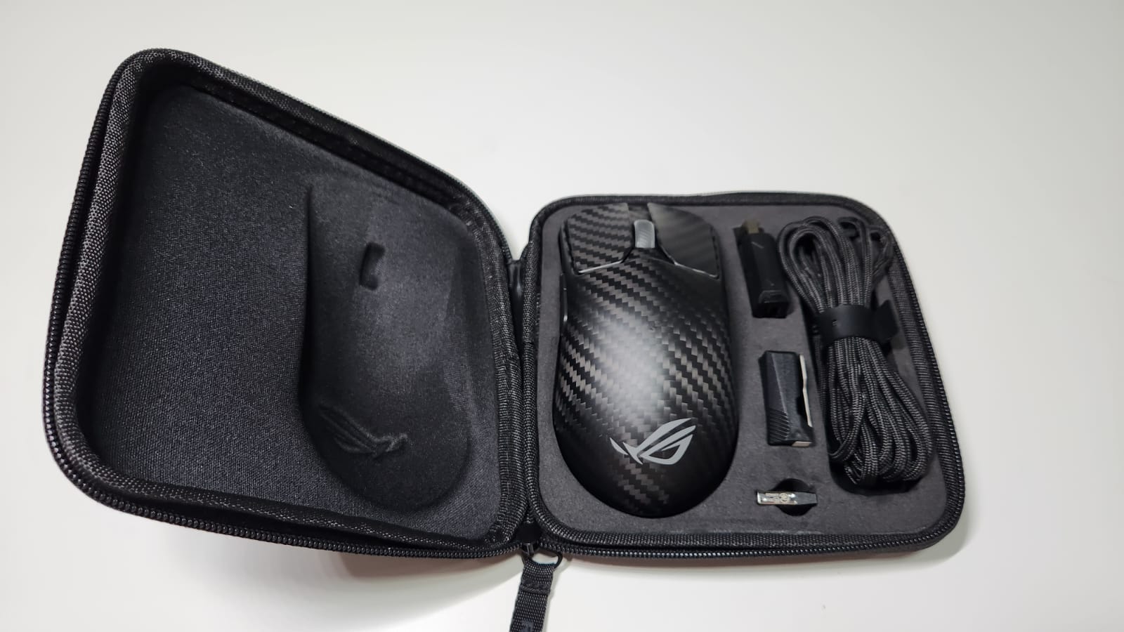 Asus ROG Harpe Ace Extreme, Mouse Gaming Elit Kompetitif