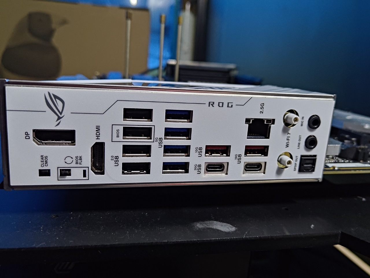 Asus ROG Strix Z790-A Gaming WiFi II, Konektivitas Lengkap