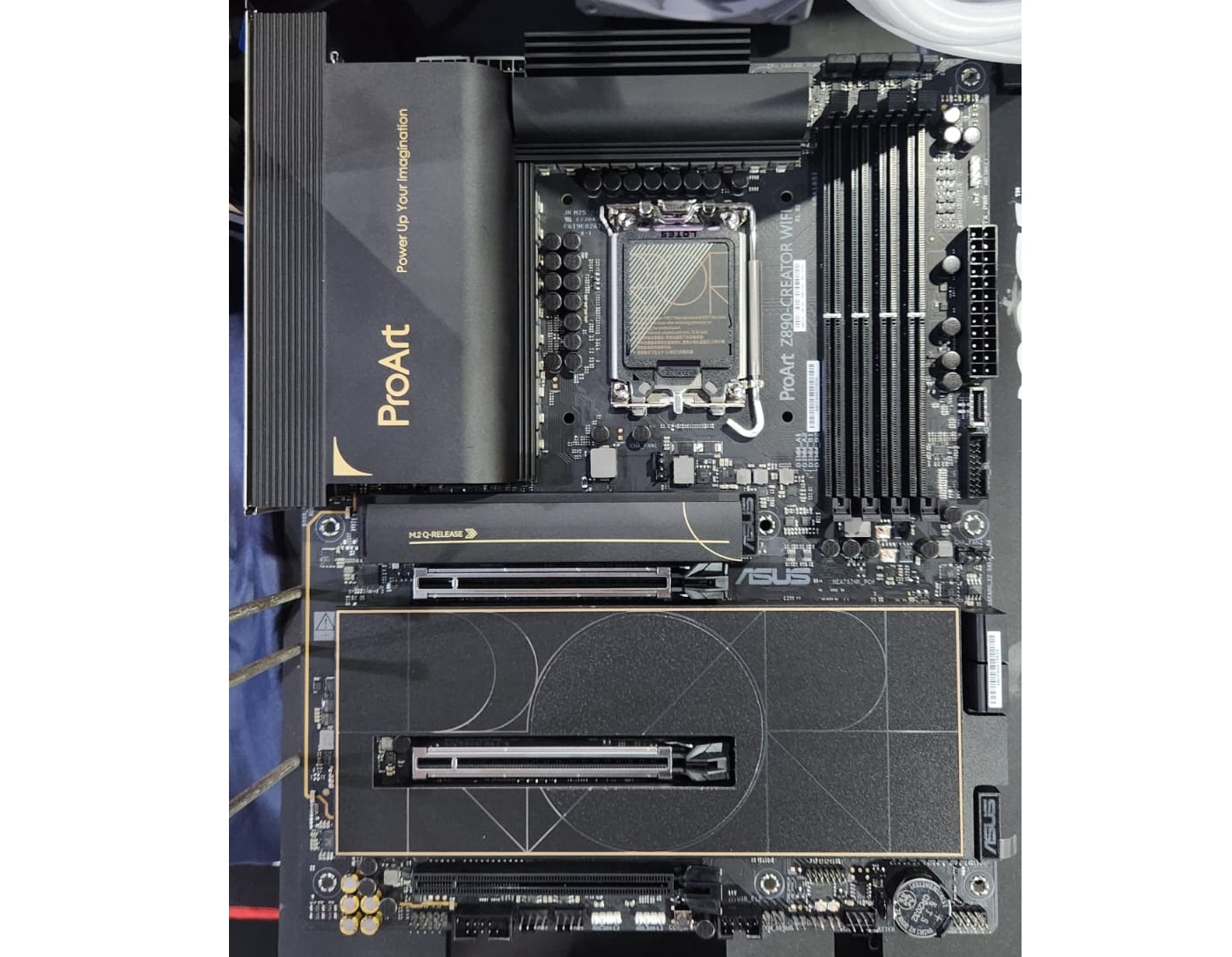 Asus ProArt Z890-Creator WiFi, Desain Elegan untuk Kreator