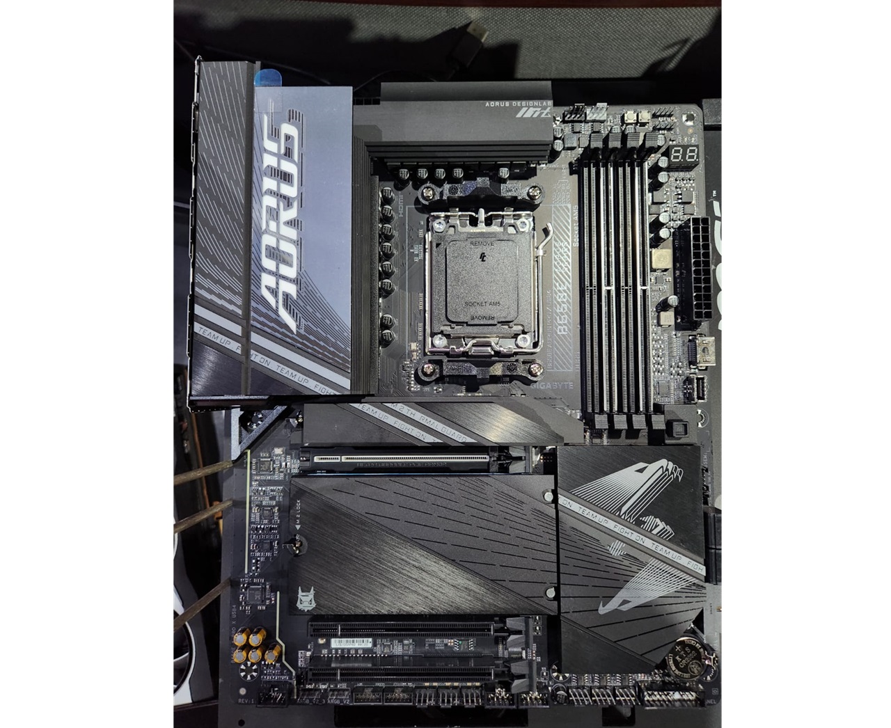 B650E Aorus Pro X USB4, Kelas Menengah Nuansa Elite