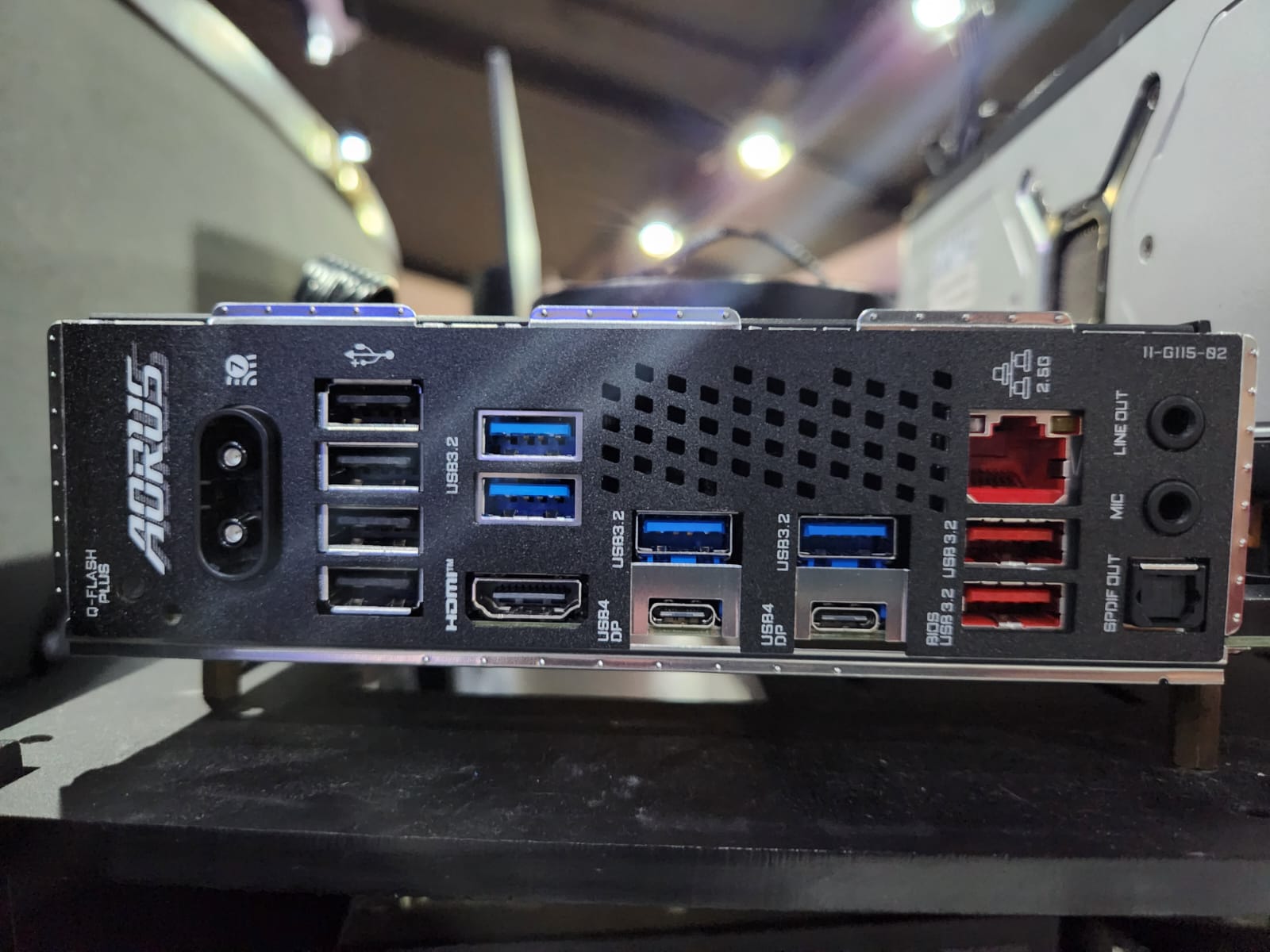 B650E Aorus Pro X USB4, Kelas Menengah Nuansa Elite