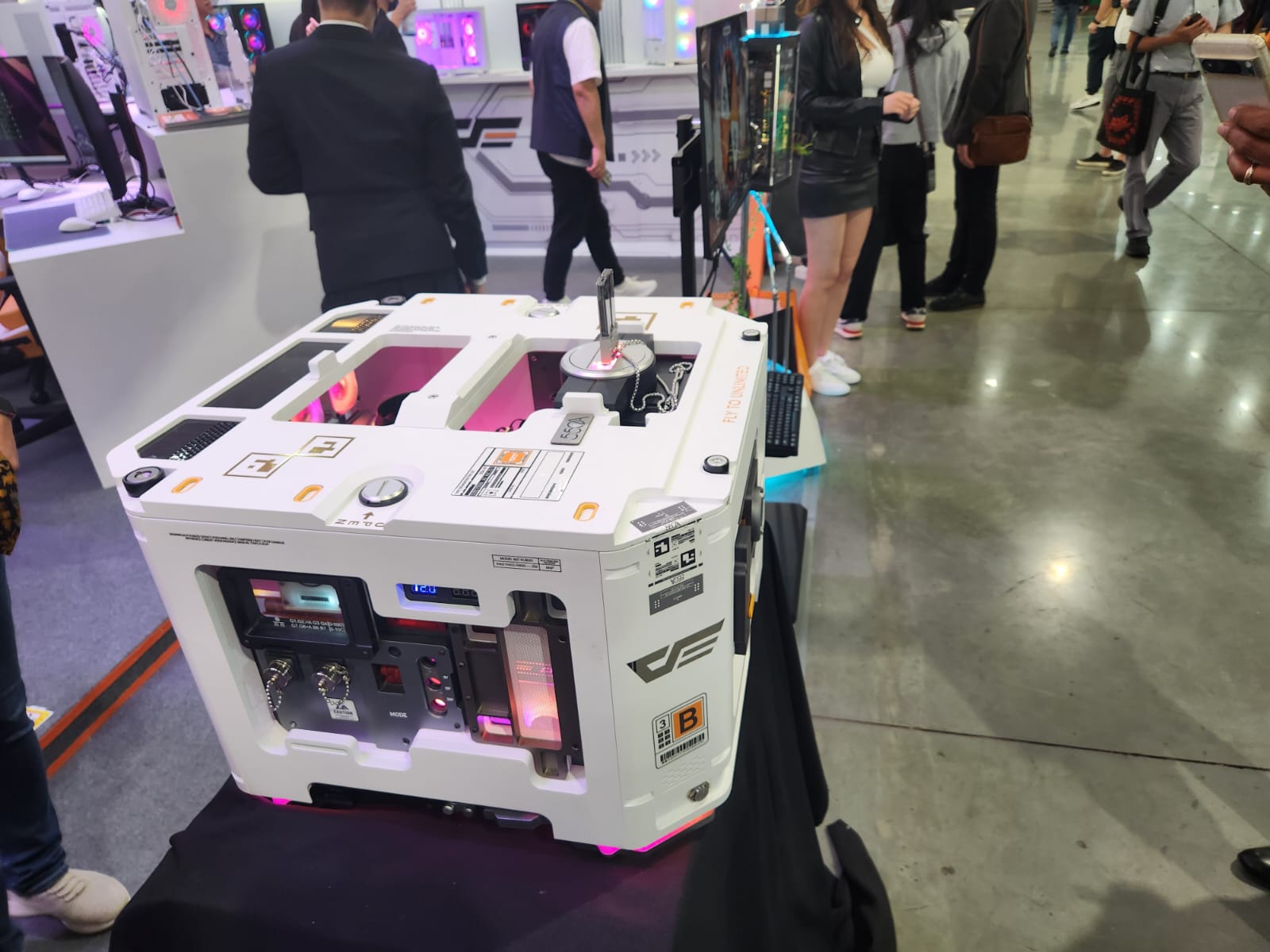 Penampakan Casing PC Tahun 2050 dari Darkflash