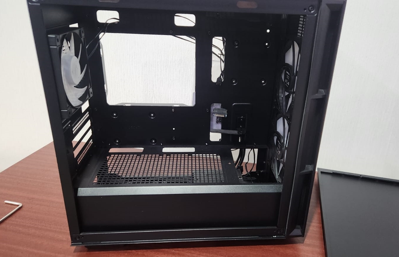 DeepCool CH360, Casing mATX Adem dan Menarik