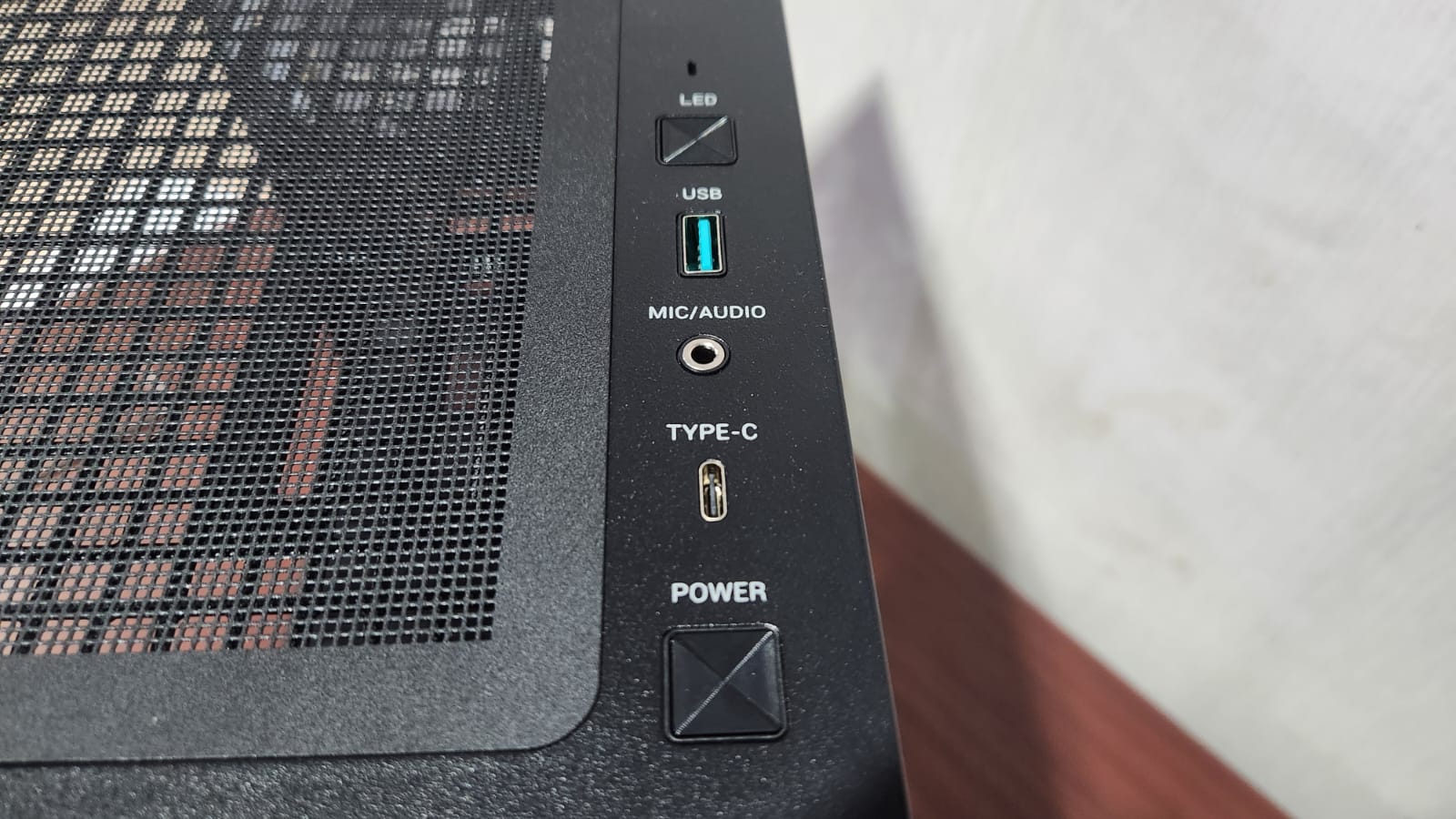 DeepCool CH360, Casing mATX Adem dan Menarik