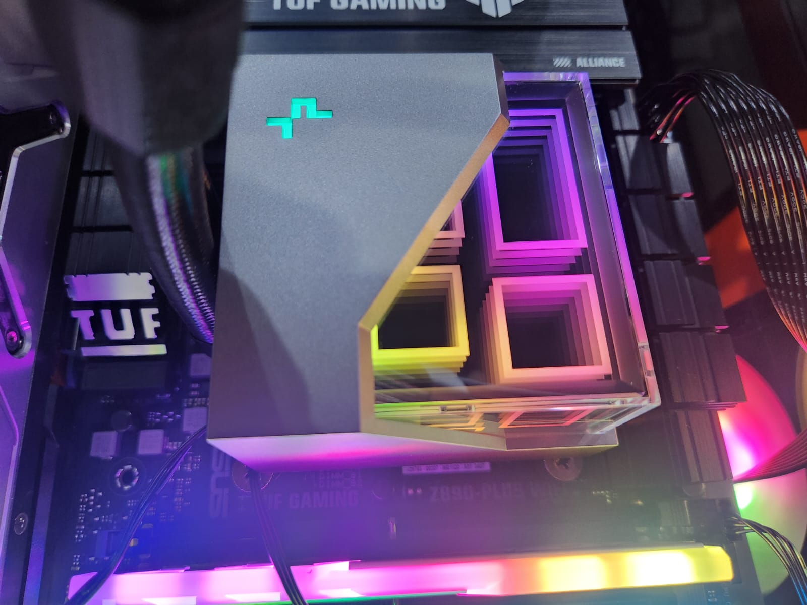 DeepCool LT360 ARGB, Model Infinity Mirror Menarik