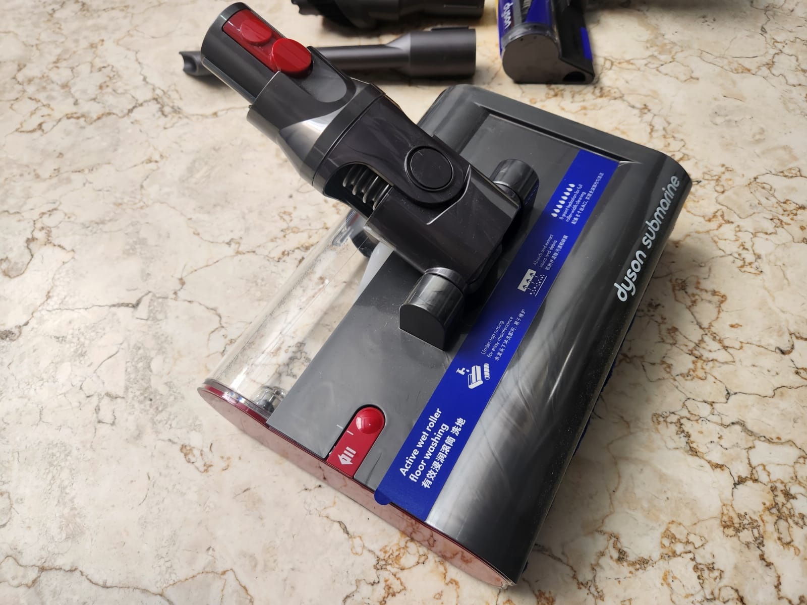 Menjajal Dyson V12s Detect Slim Submarine