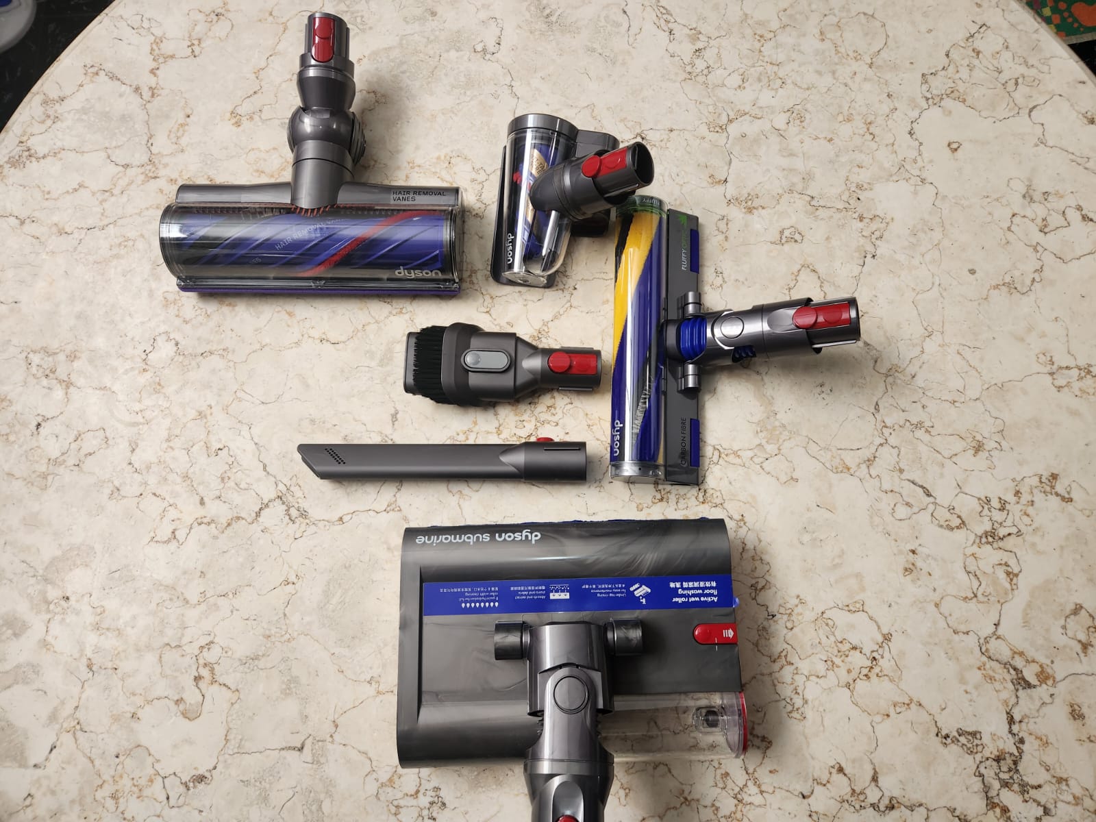 Menjajal Dyson V12s Detect Slim Submarine