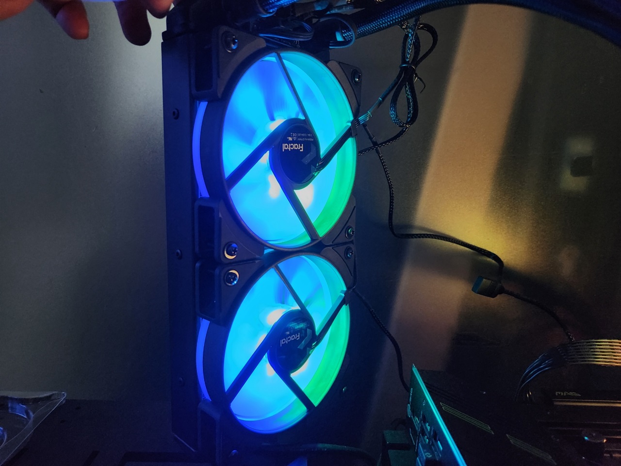 Fractal Celcius+ 24 Prisma, AIO Cooler Simpel Menarik