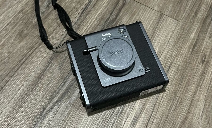 Fuji Instax Wide Evo, Kamera Instan Gaya Retro dengan Sentuhan Digital
