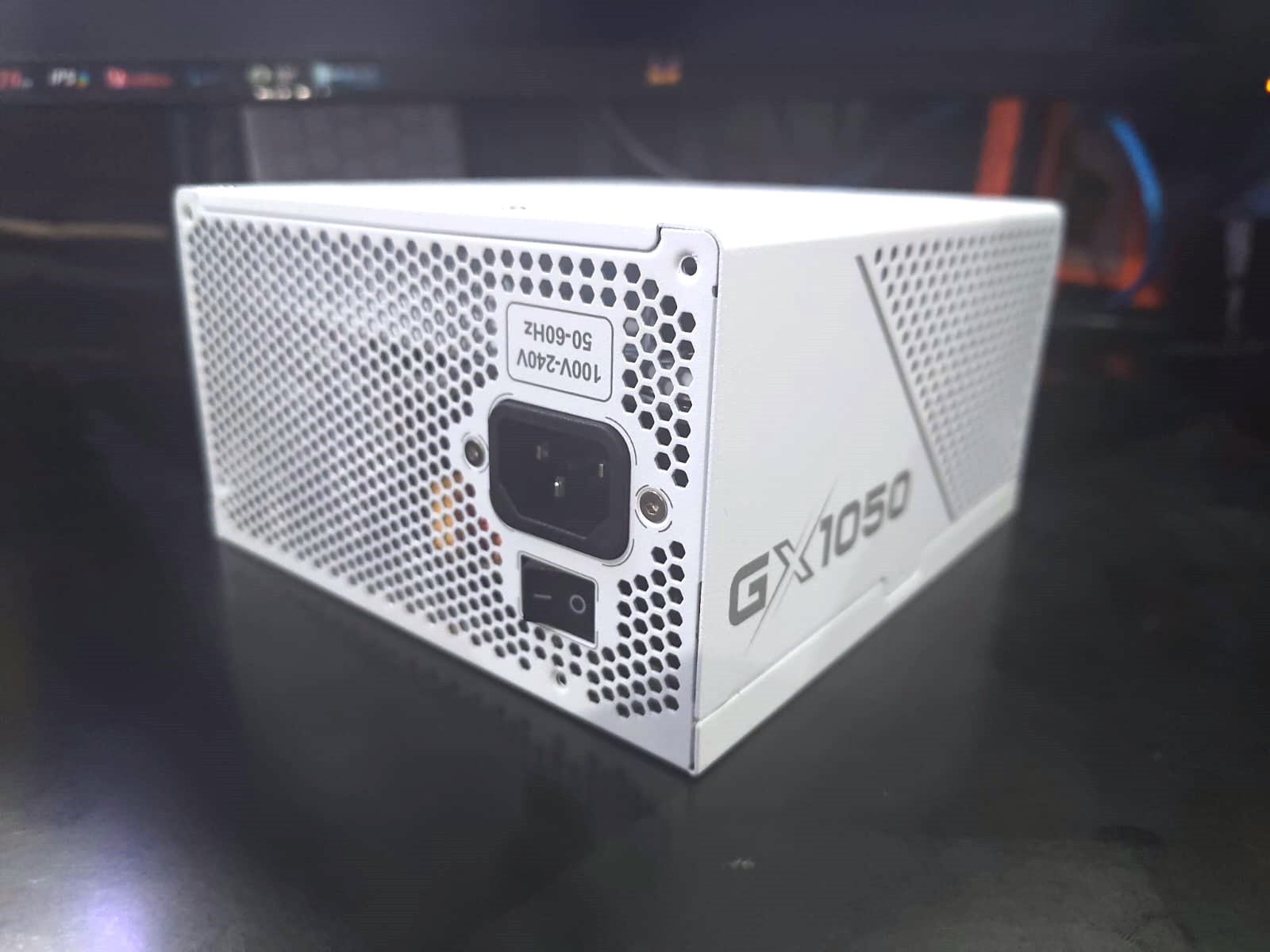 GameMax GX-1050 Pro, PSU 80+ Platinum Menarik