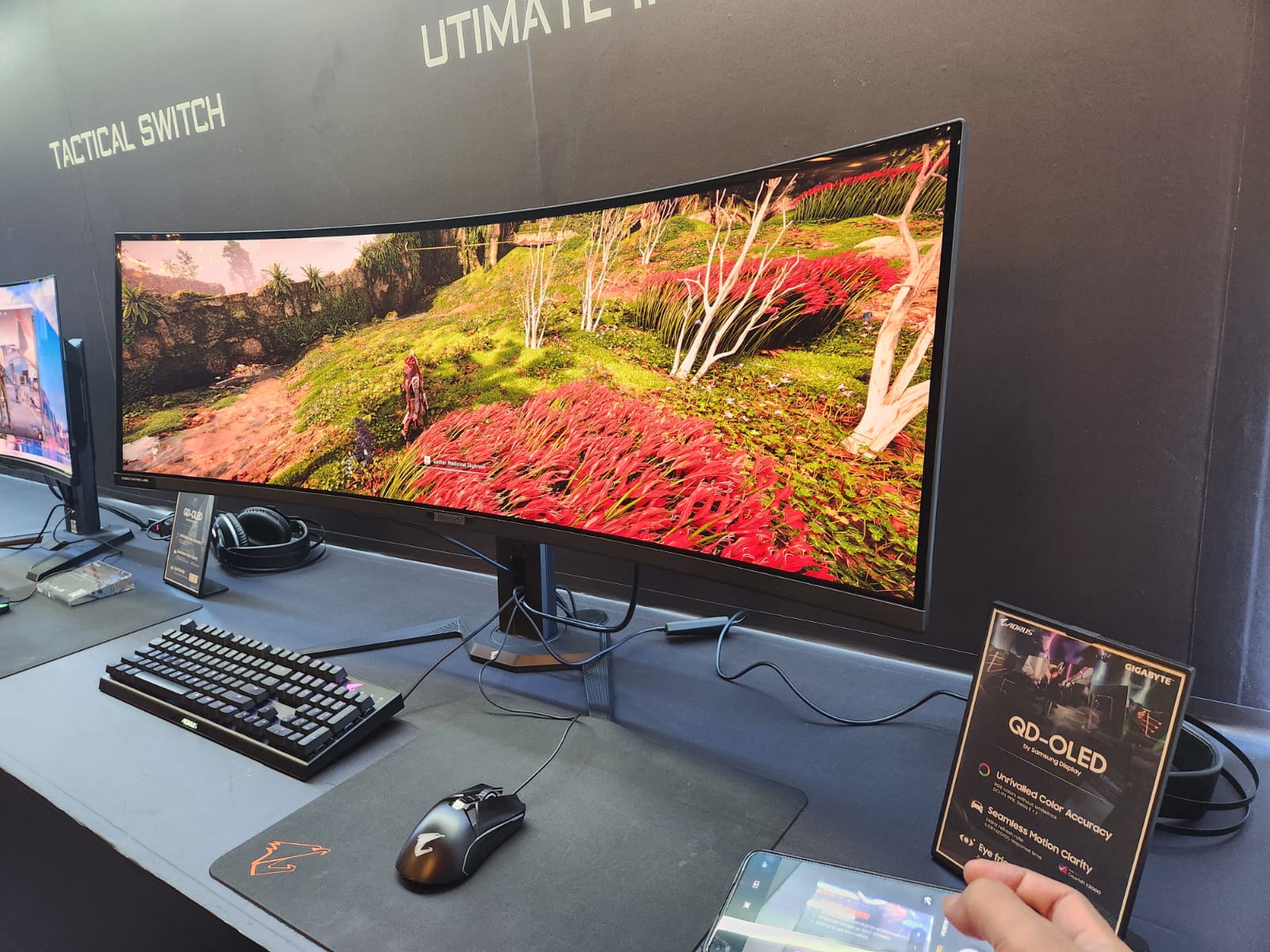Gigabyte di Computex 2024, dari AI Sampai Monitor 49 inci QD-OLED
