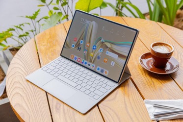 HUAWEI MatePad Pro 12.2 Diluncurkan dengan Terobosan Baru Lebih Dari Laptop: Layar Tandem OLED Terbaik Dunia dan Keyboard Jenius
