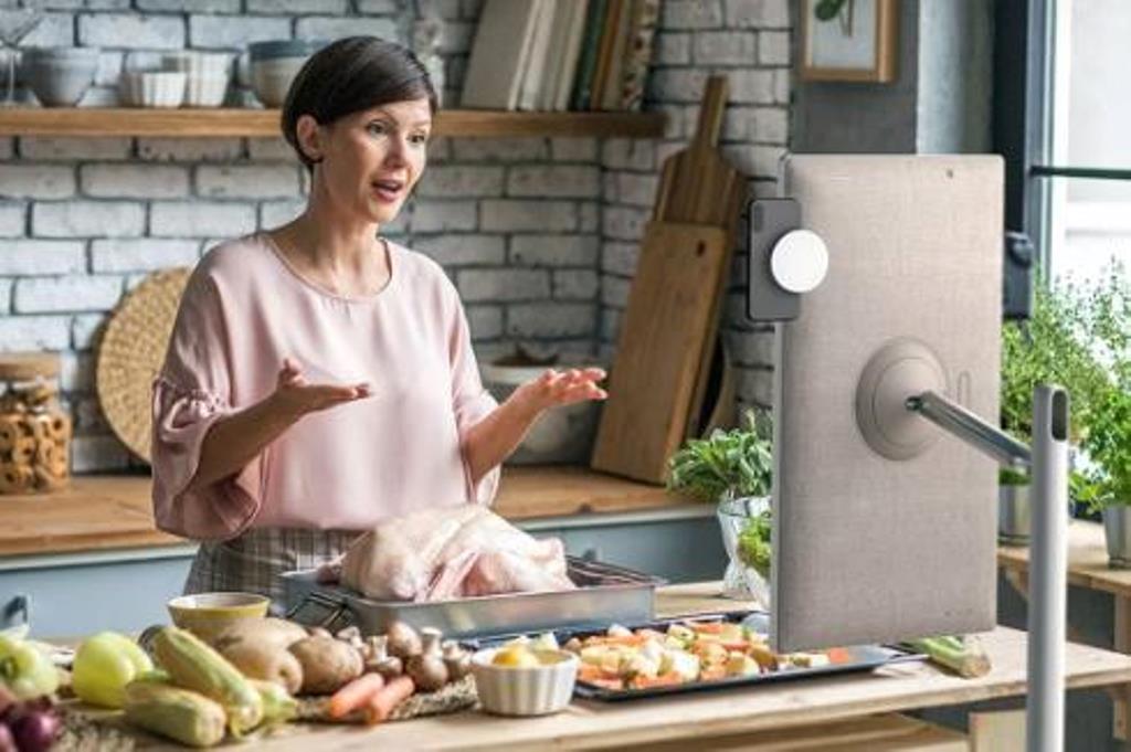 LG Hadirkan StanbyME, Inovasi Layar Sentuh Pintar untuk Hiburan di Rumah