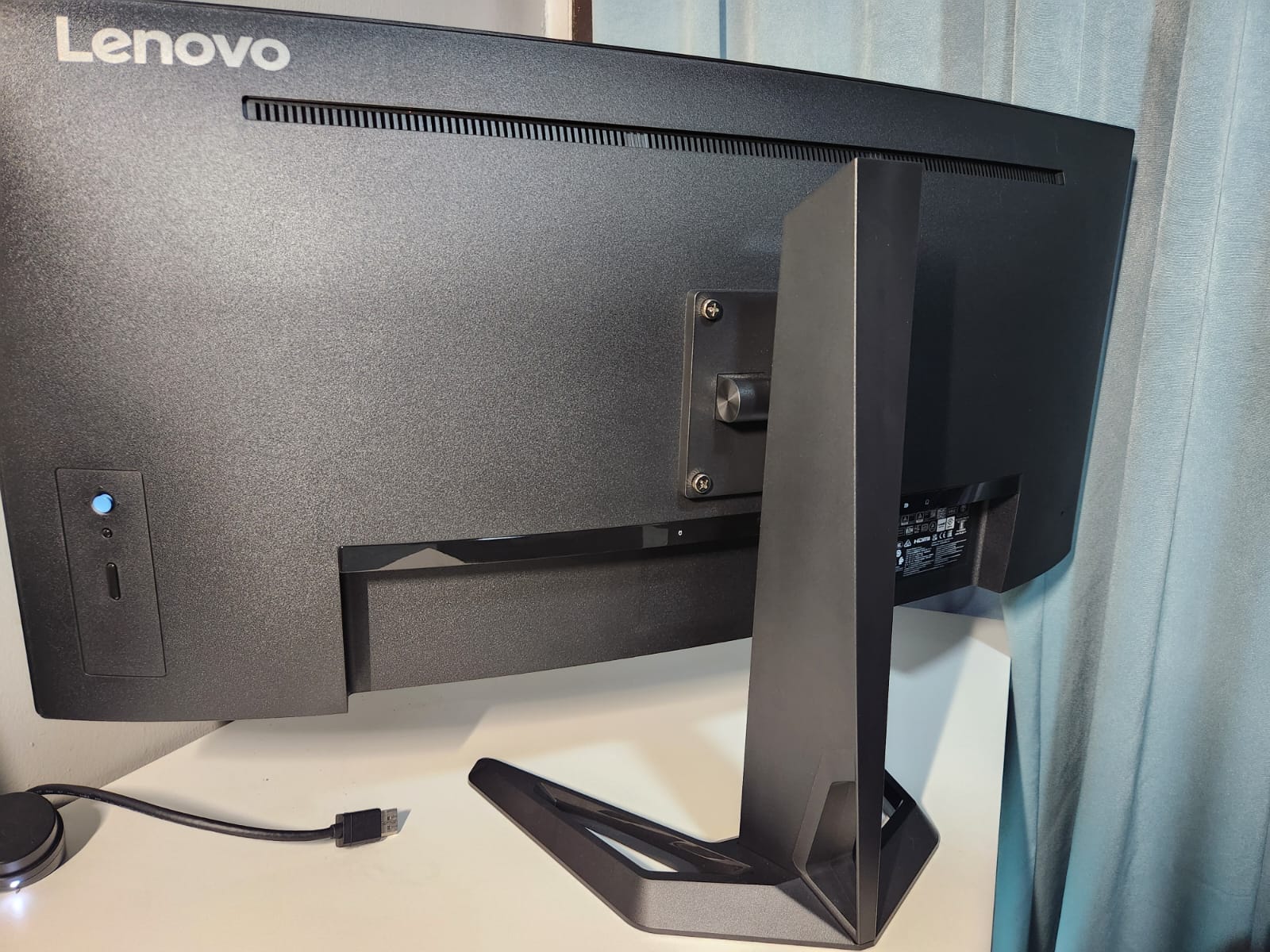 Lenovo G34w-30, Menarik dan Terjangkau