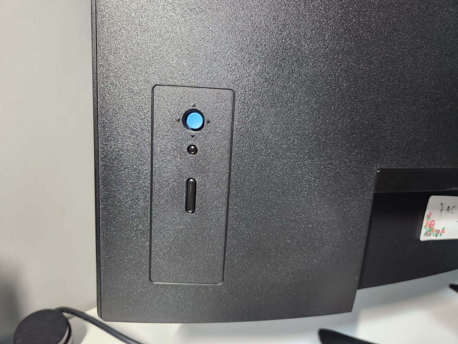 Lenovo G34w-30, Menarik dan Terjangkau