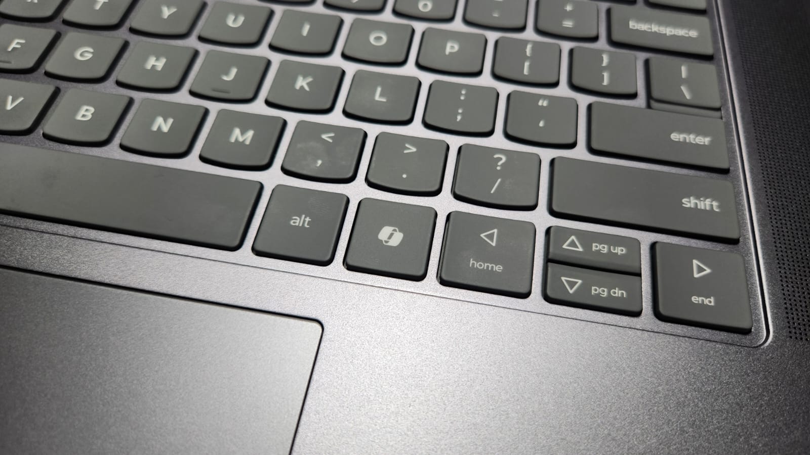 Lenovo Yoga Slim 7i Aura Edition, Laptop AI Pintar