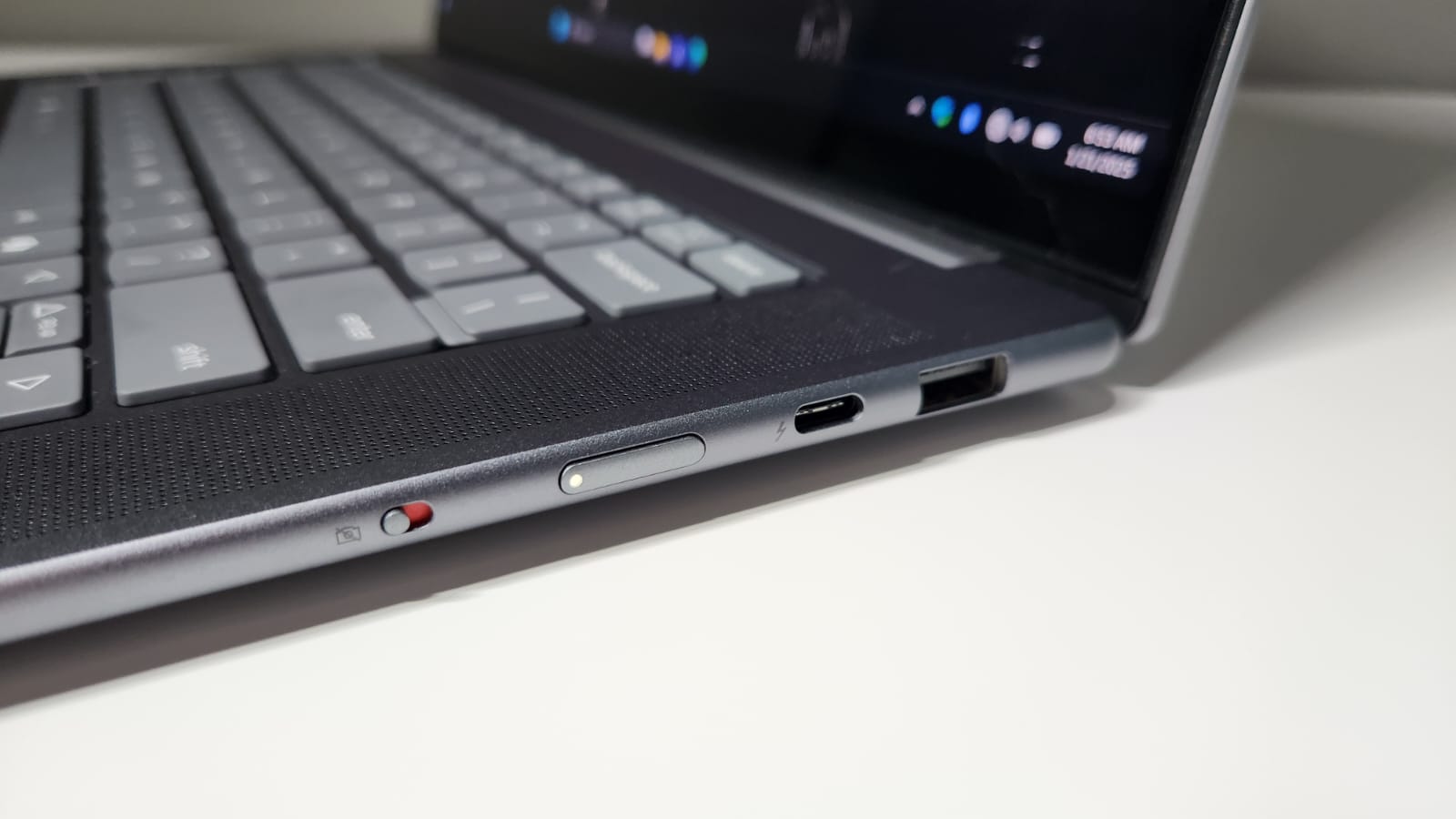Lenovo Yoga Slim 7i Aura Edition, Laptop AI Pintar