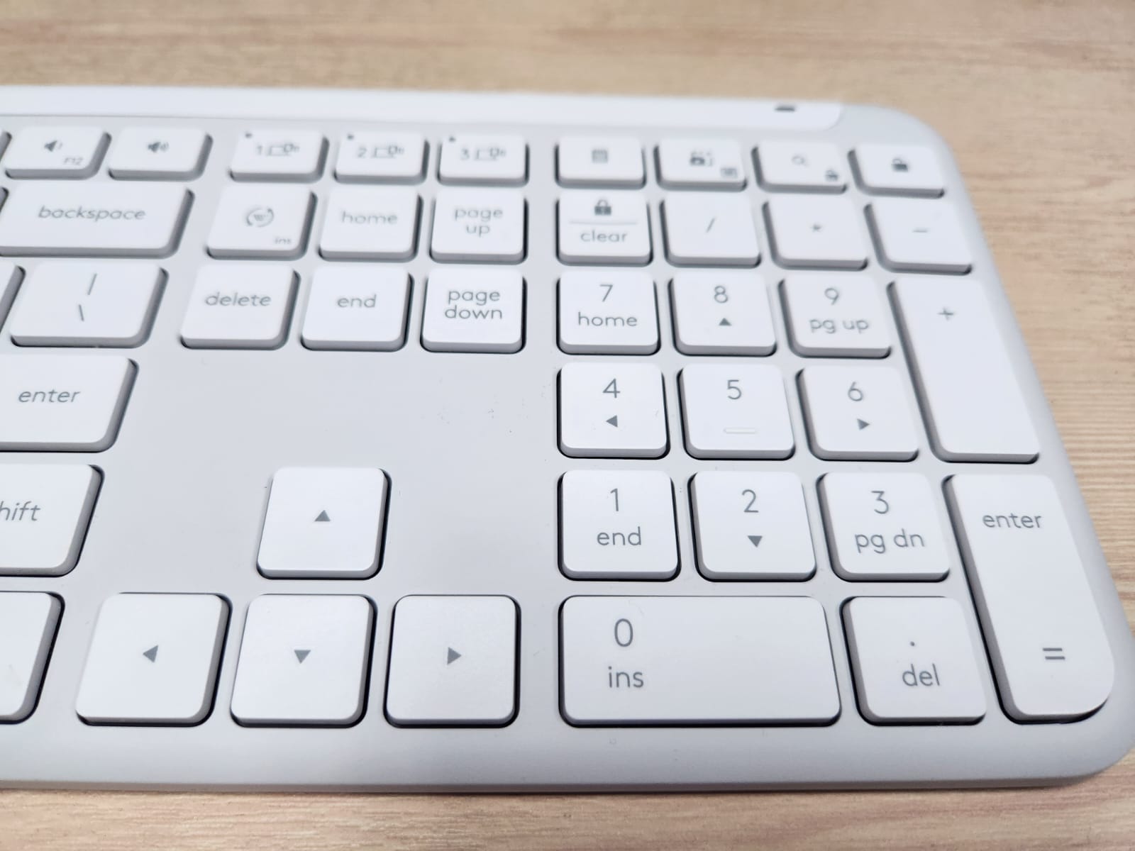 Logitech Signature Slim K950, Keyboard Tipis dan Nyaman