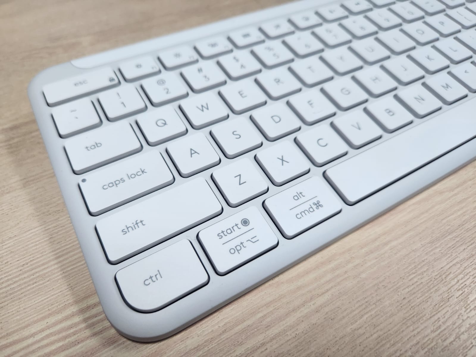 Logitech Signature Slim K950, Keyboard Tipis dan Nyaman