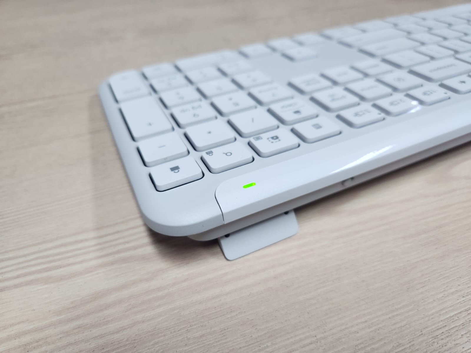 Logitech Signature Slim K950, Keyboard Tipis dan Nyaman