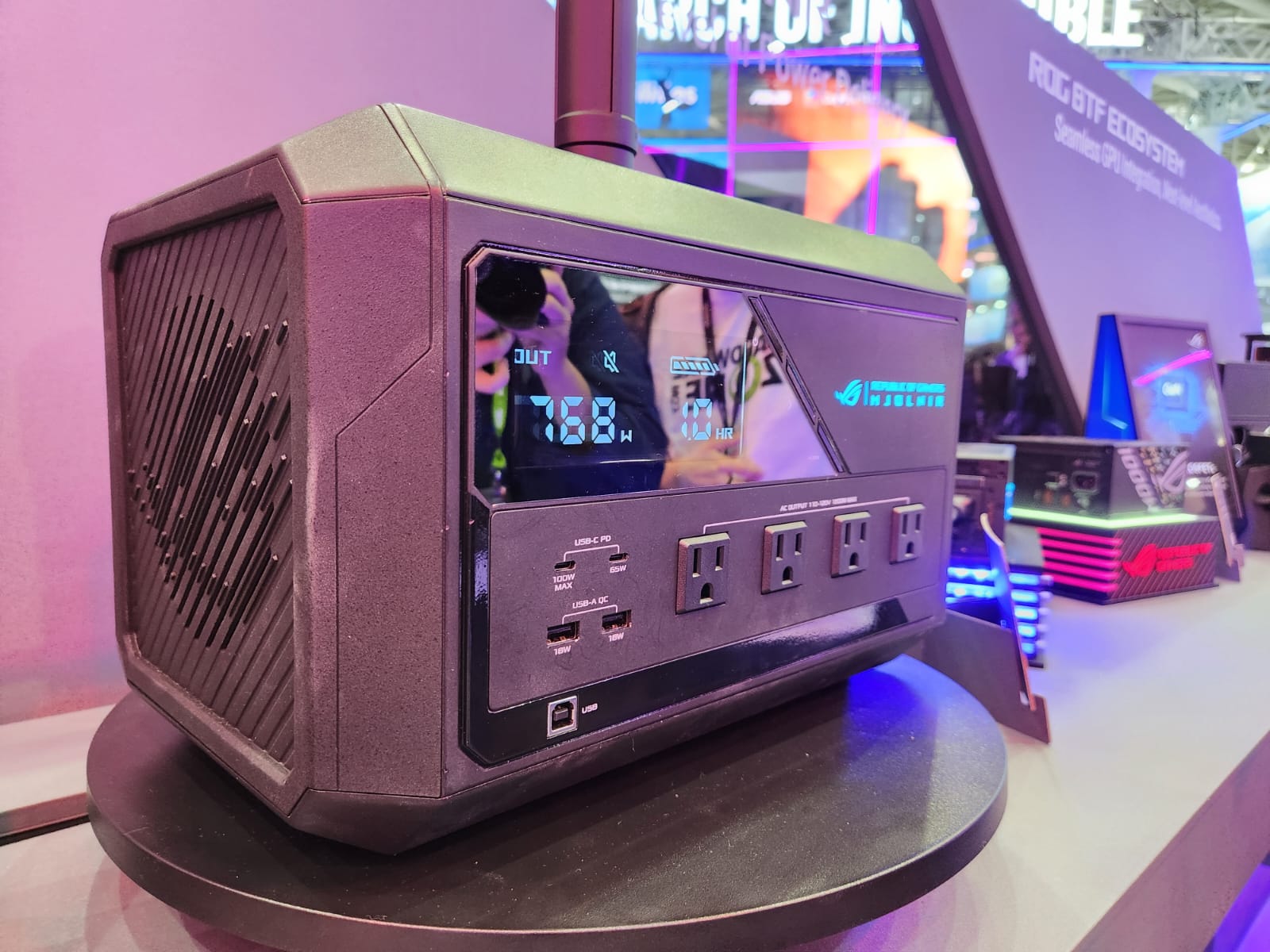Mjolnir, Power Station 2200W Bentuk Palu Thor dari ROG