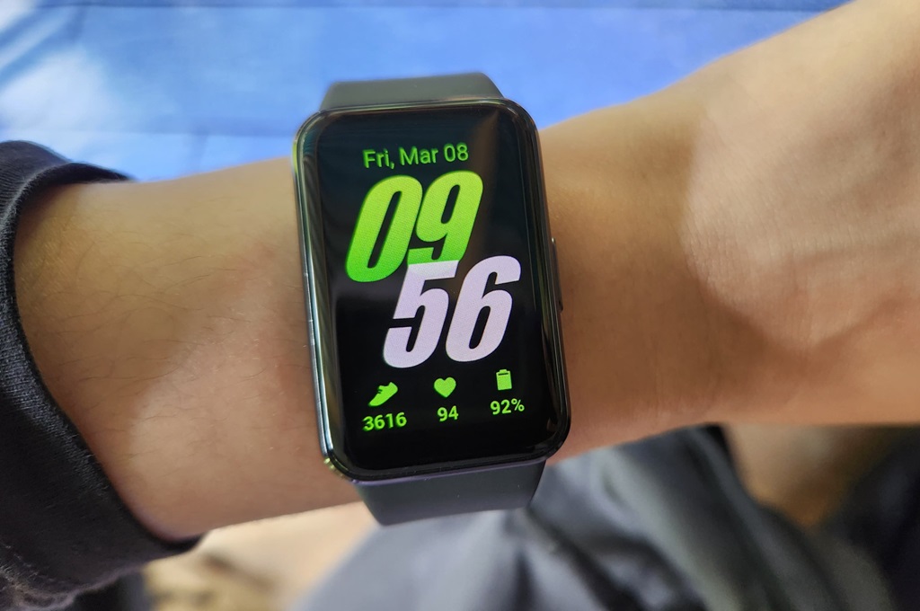 Samsung Galaxy Fit3, Elegan, Terjangkau, Lengkap di Kelasnya