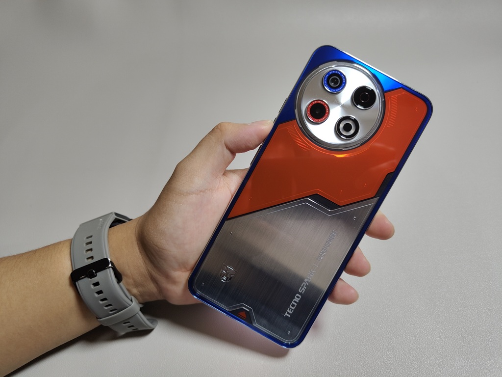 Review Tecno Spark 30 Pro Transformers, Desain Gak Gimmick