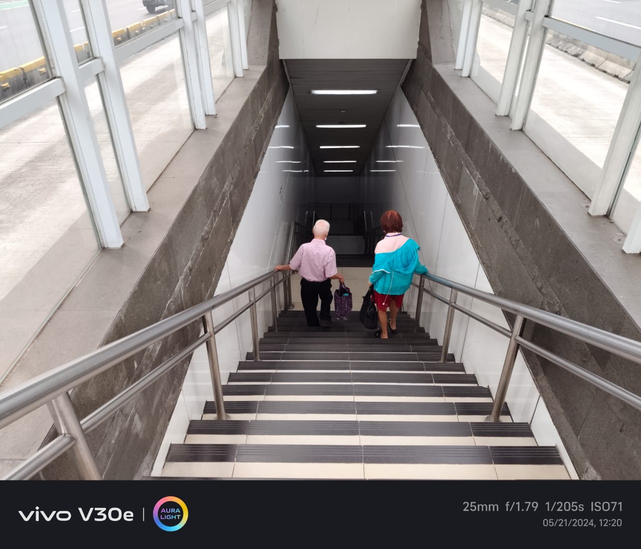 Vivo V30e, Daya Tahan Baterai dan Kualitas Kamera Maksimal