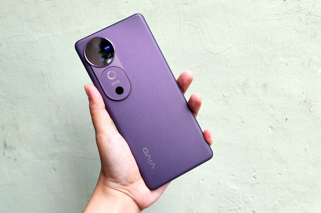 vivo V40, Si Elegan Berkamera Ciamik