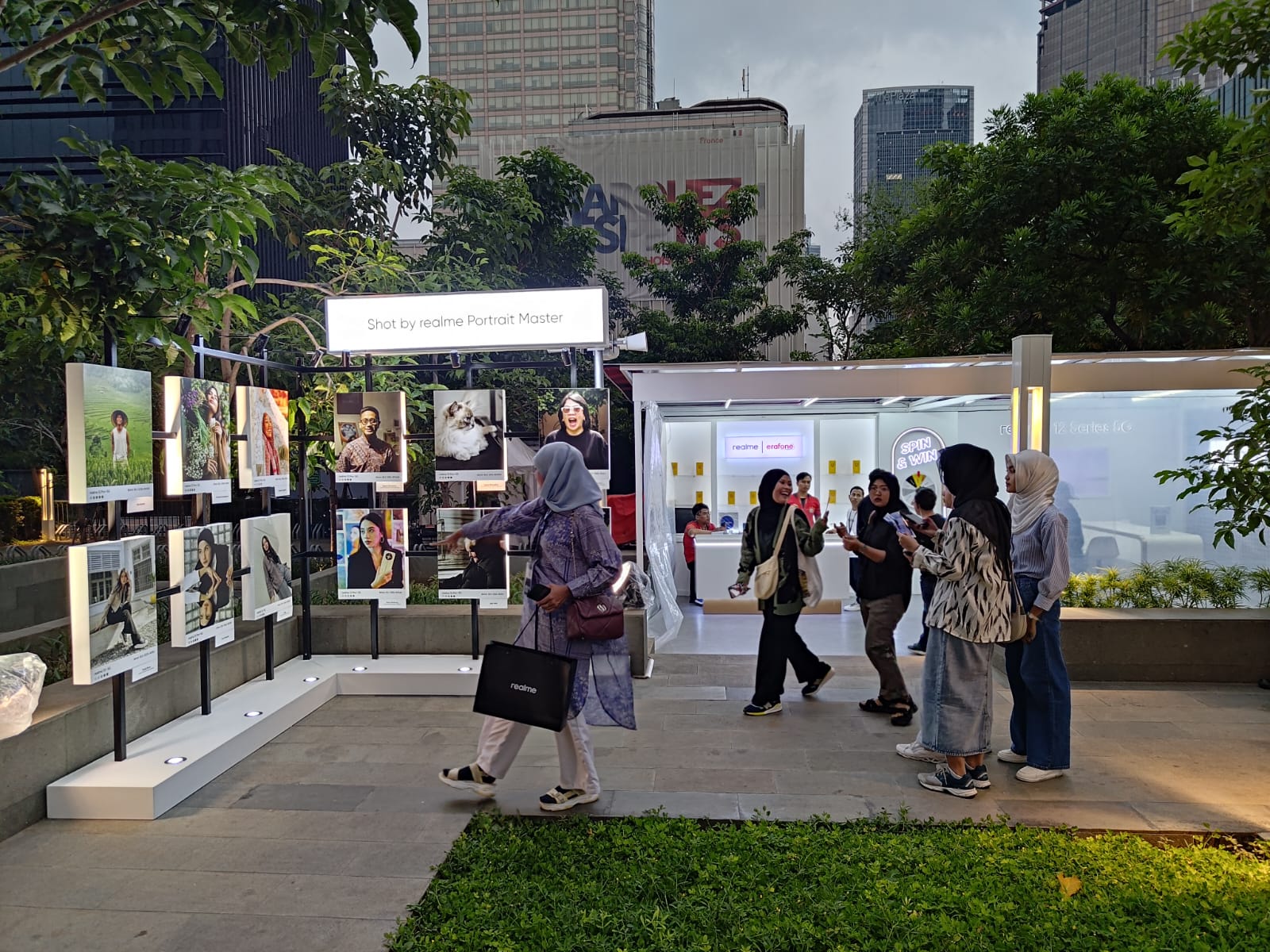 Keseruan Pop-Up Event realme 12 Series 5G di Sarinah