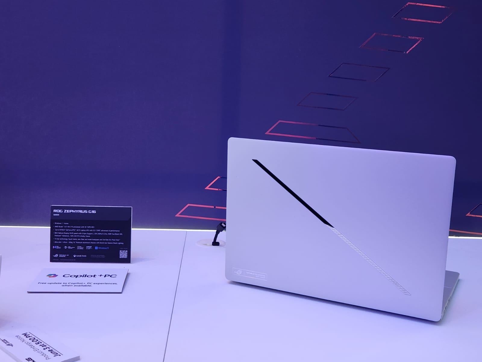 Asus ROG Zephyrus G16 Terbaru Makin Canggih Pakai AMD Ryzen AI
