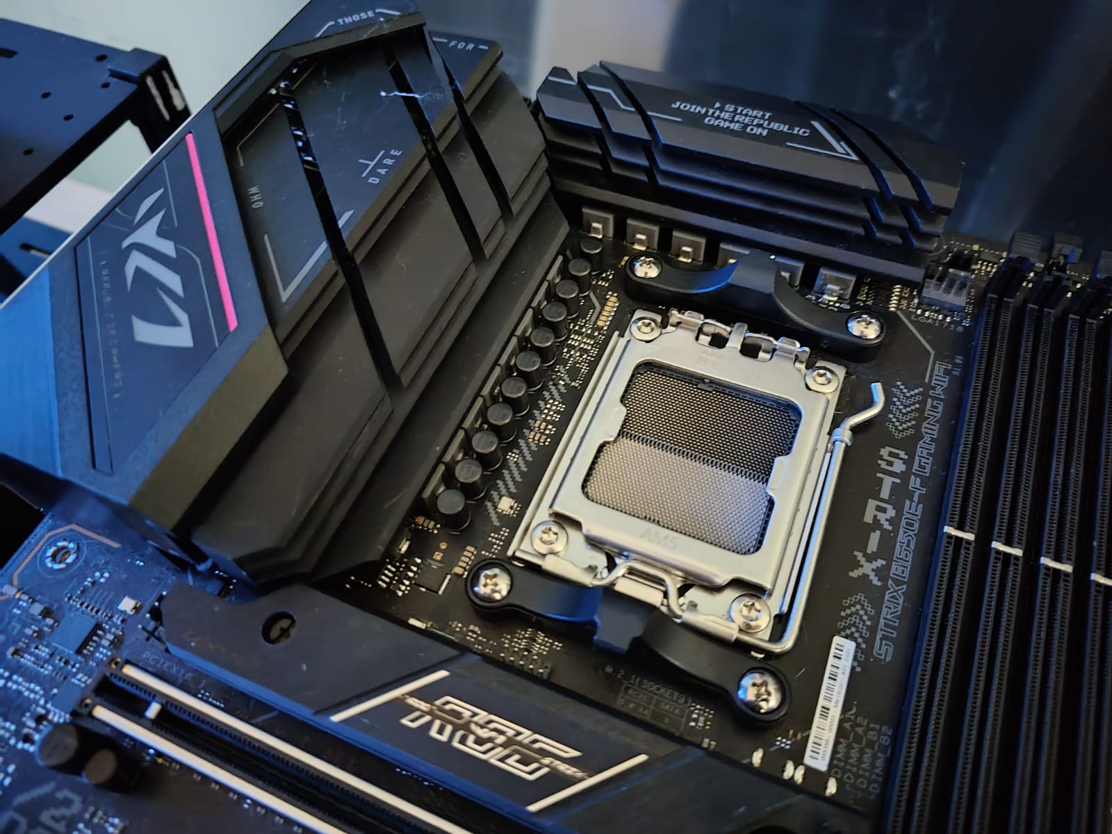 Menjajal Motherboard Asus ROG Strix B650E-F Gaming WiFi