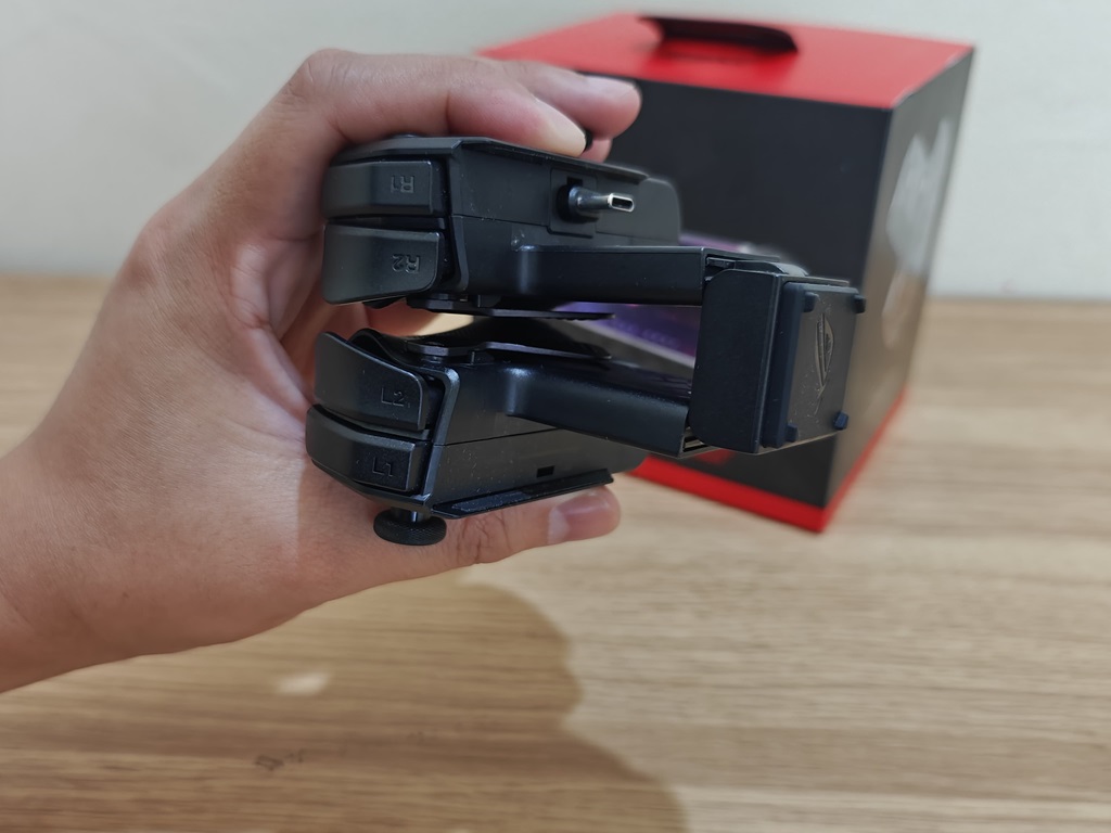 Review Asus ROG Tessen, Gamepad Android yang Kualitasnya Gak Diragukan