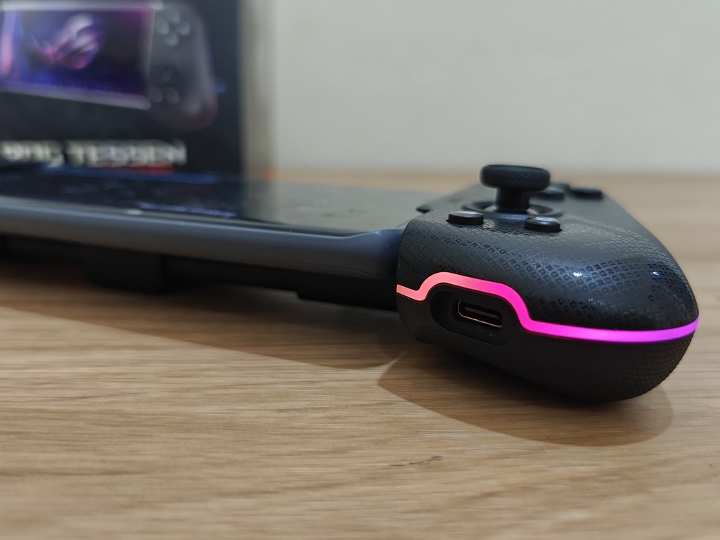 Review Asus ROG Tessen, Gamepad Android yang Kualitasnya Gak Diragukan