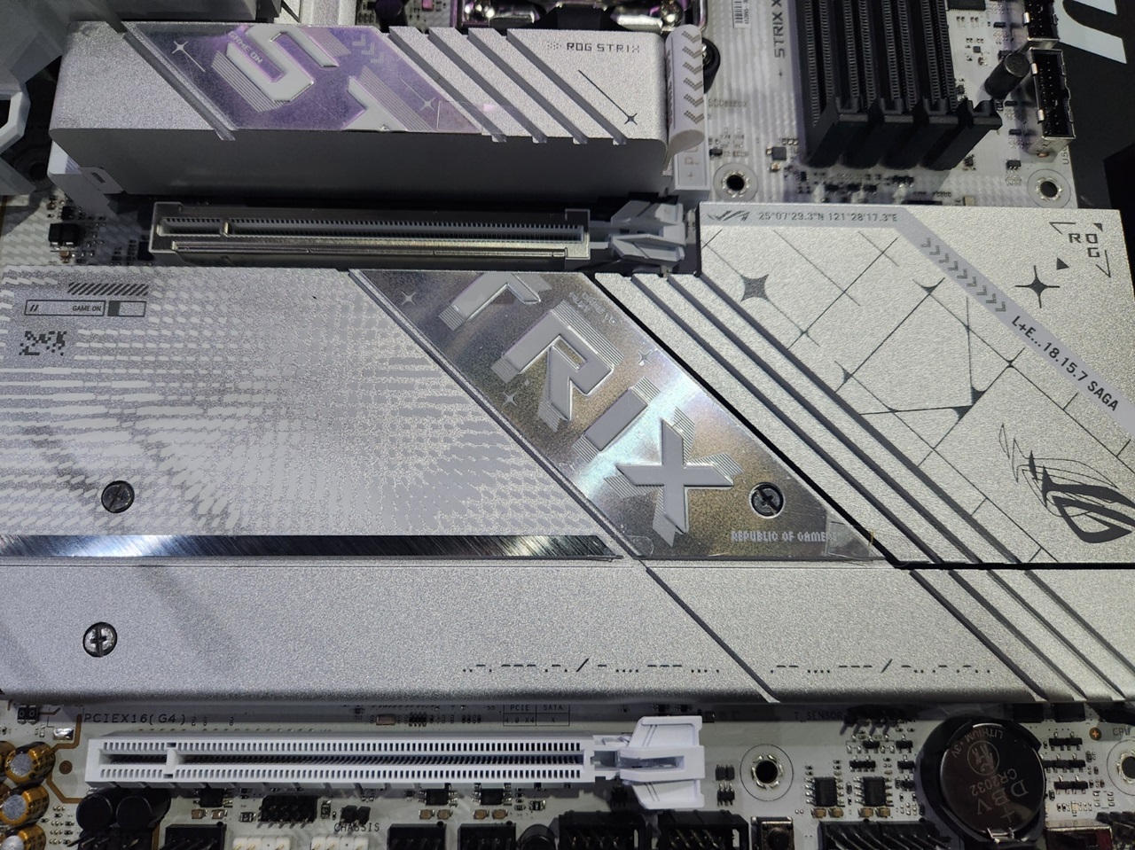 Asus ROG Strix X870-A Gaming WiFi, Futuristik dan Rapi