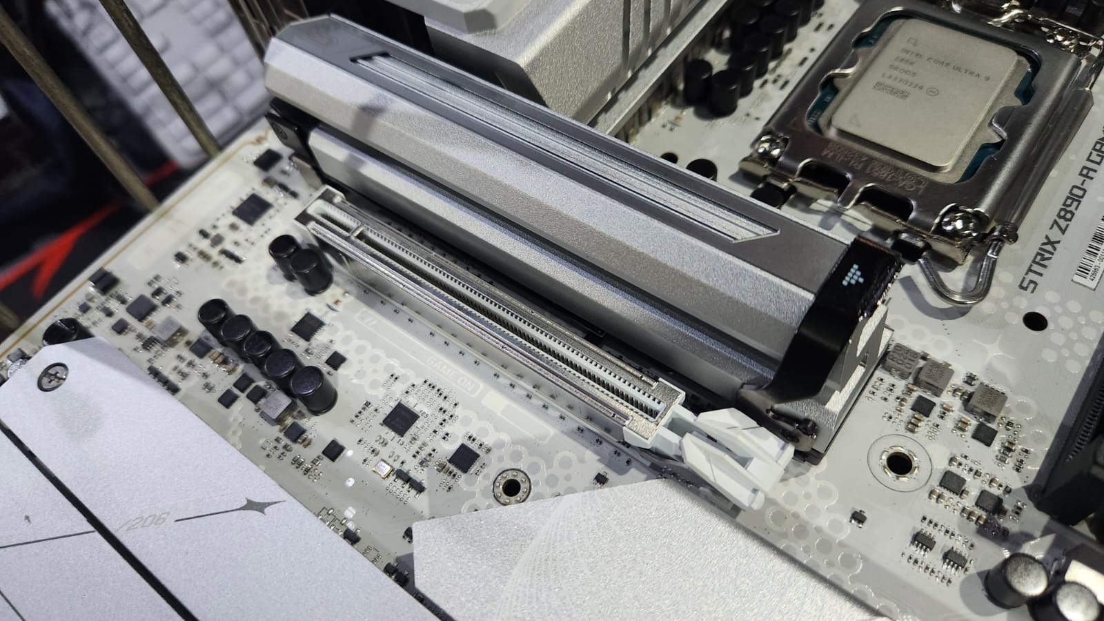 Asus ROG Strix Z890-A Gaming WiFi, Desain Keren dan Fitur Lengkap