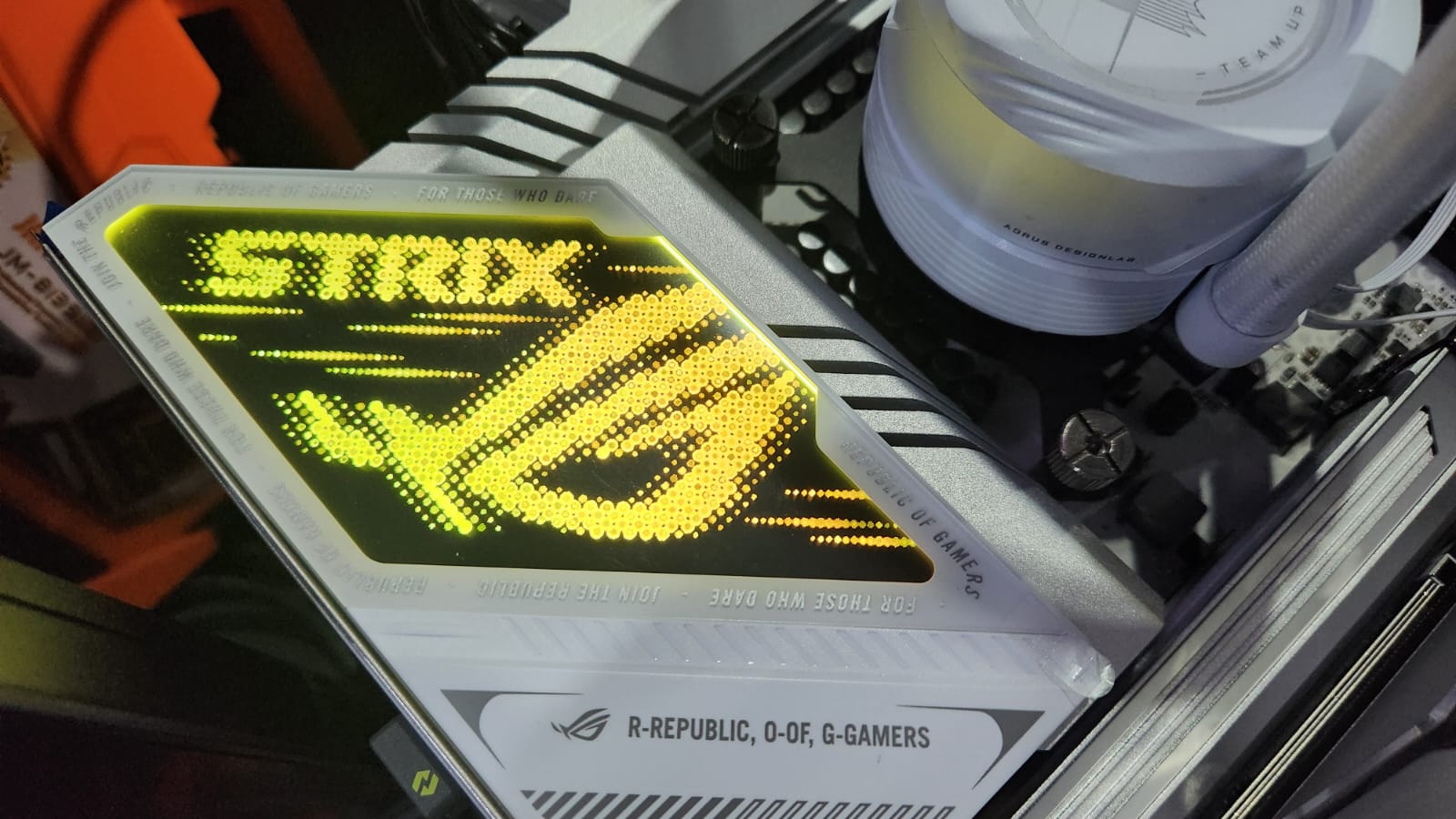 Asus ROG Strix Z890-A Gaming WiFi, Desain Keren dan Fitur Lengkap