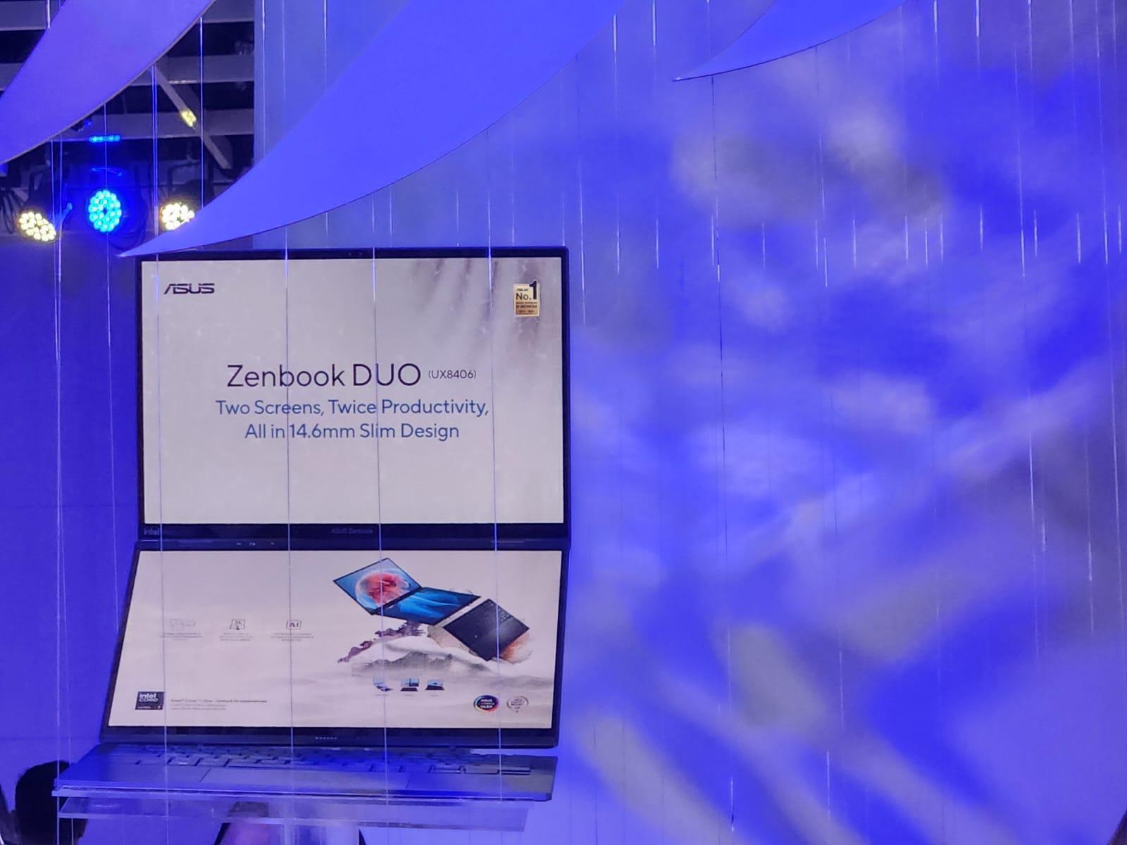 Laptop 2 Layar Asus Zenbook Duo UX8406 Sudah di Indonesia, Harganya?