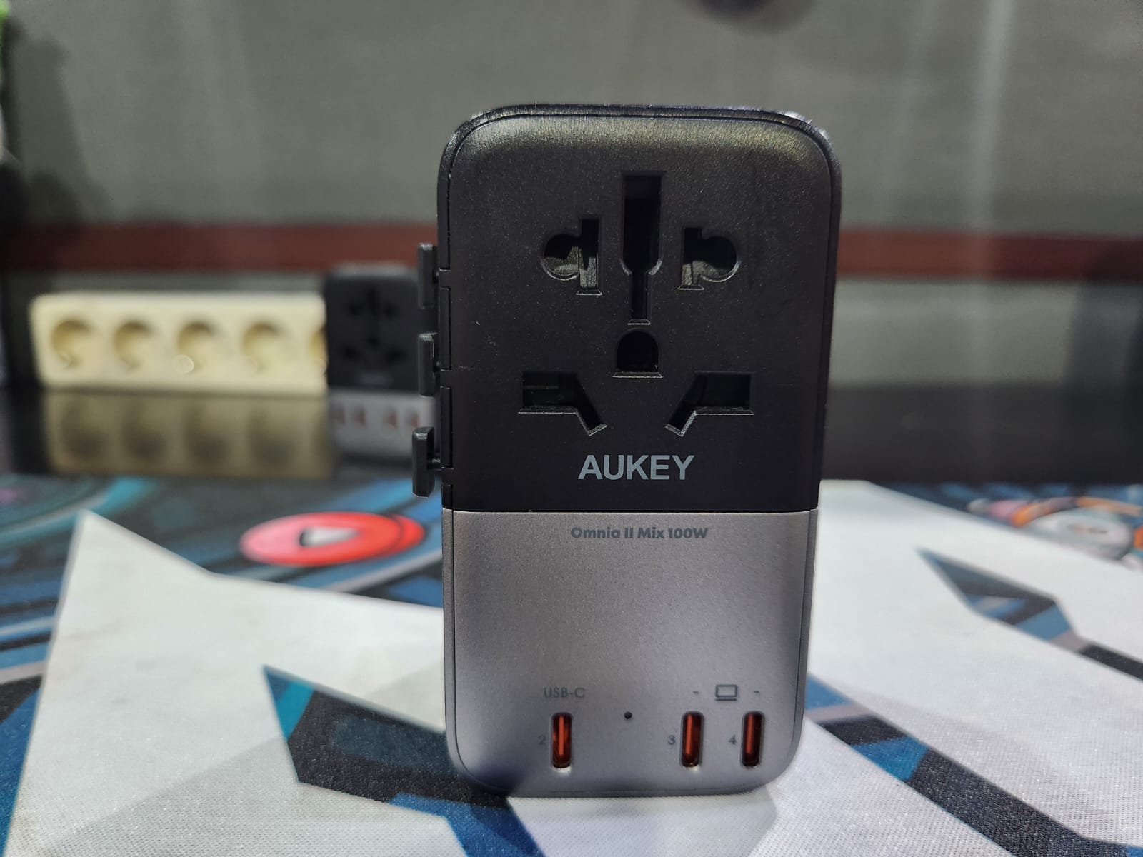 Aukey 100W GaN Universal Adapter, Cocok untuk Semua Perangkat