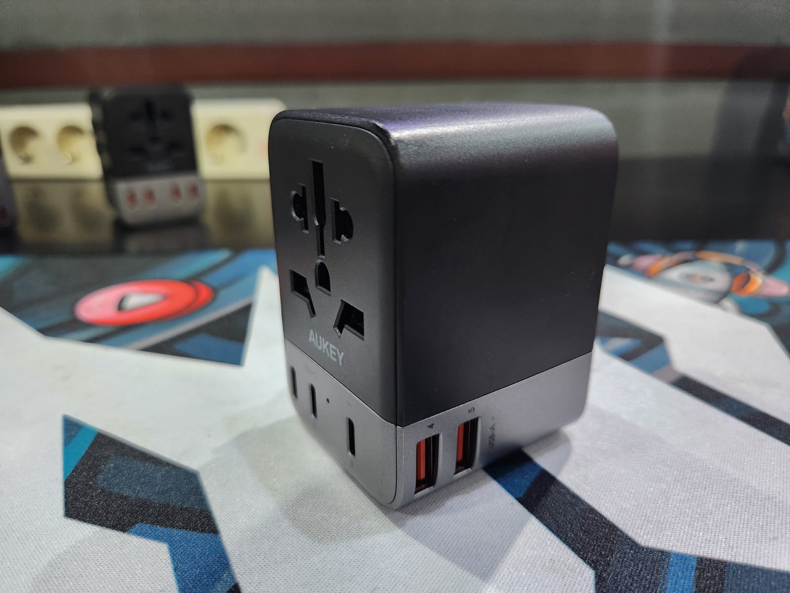 Aukey 35W GaN Universal Adapter, Adapter Ringkas Bisa Fast Charge